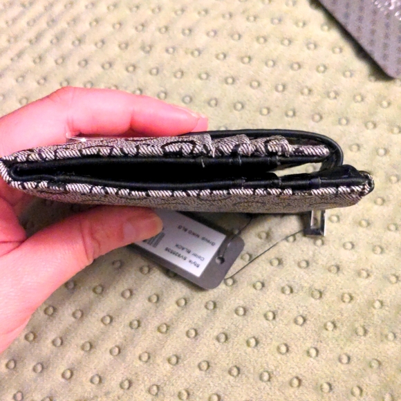 Brand New Guess wallet - Picture 5 of 11